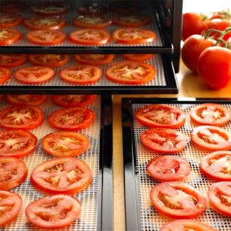 Dehydrate faster with square trays that hold more food. Remove trays as needed to increase the height needed to dehydrate bulky items or raise dough.